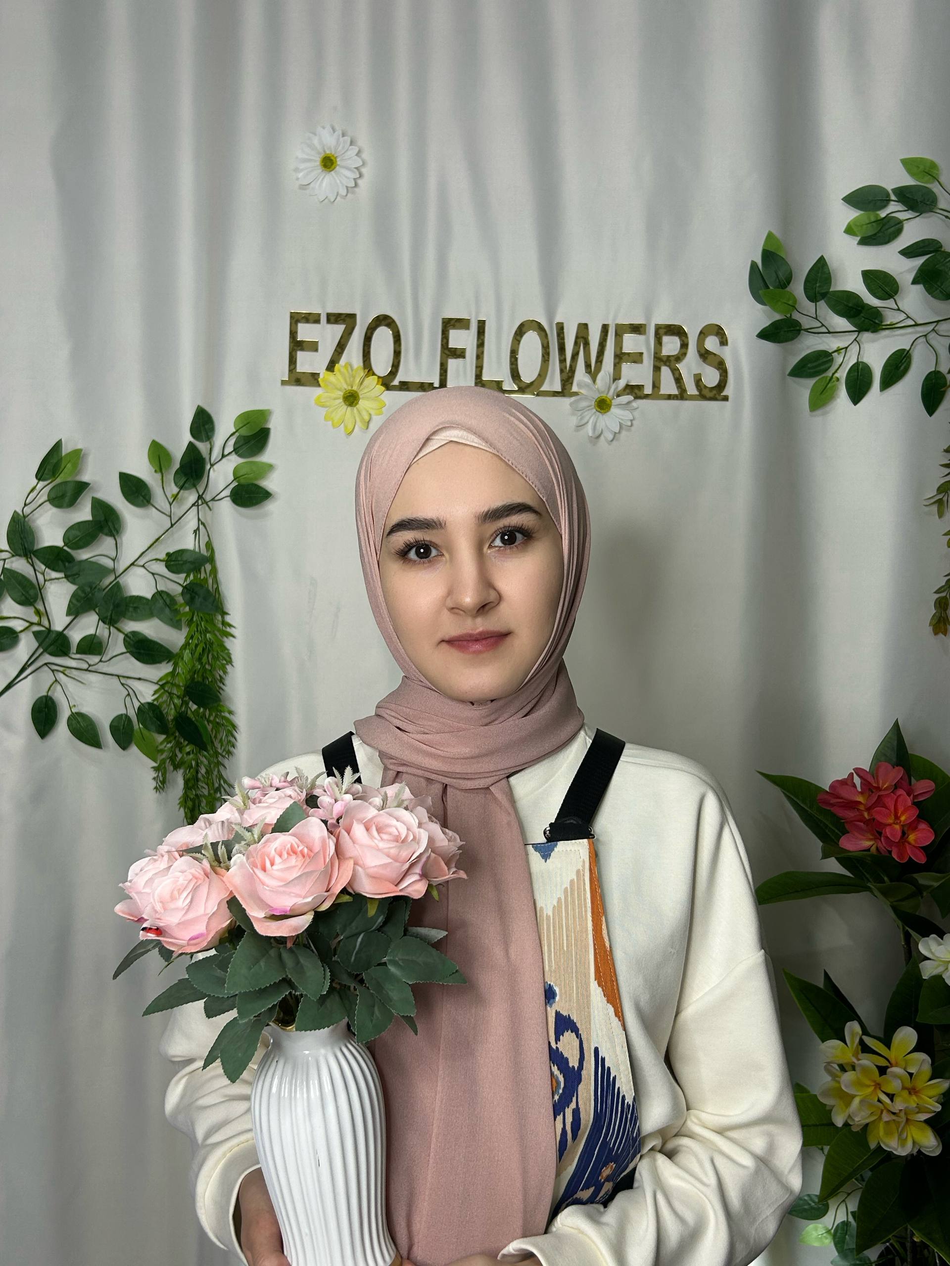 Sun'iy gul yasash kursi — EzoFlowers ustozi